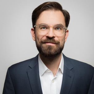 Dr. Julian Hollender